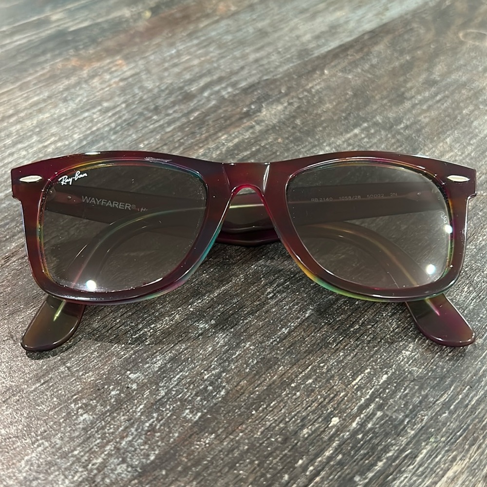 Ray Ban WAYFARER sunglasses.